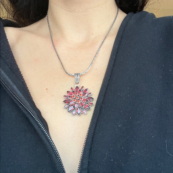 925 Sterling silver garnet flower necklace - Picture 2 of 6